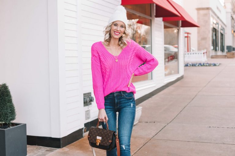 How to Wear a Pink Sweater Outfit